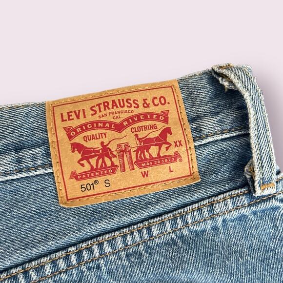 Levi's 501 Button Fly Jean Shorts Cutoff Frayed High Rise Light Wash 33 - Picture 10 of 13